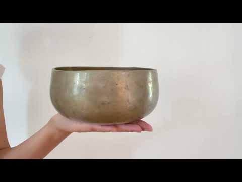 Remuna Singing Bowl - F#3 (185 Hz)