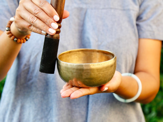 Small Old 'Tara' Singing Bowl - Base Note B4 (485 Hz)