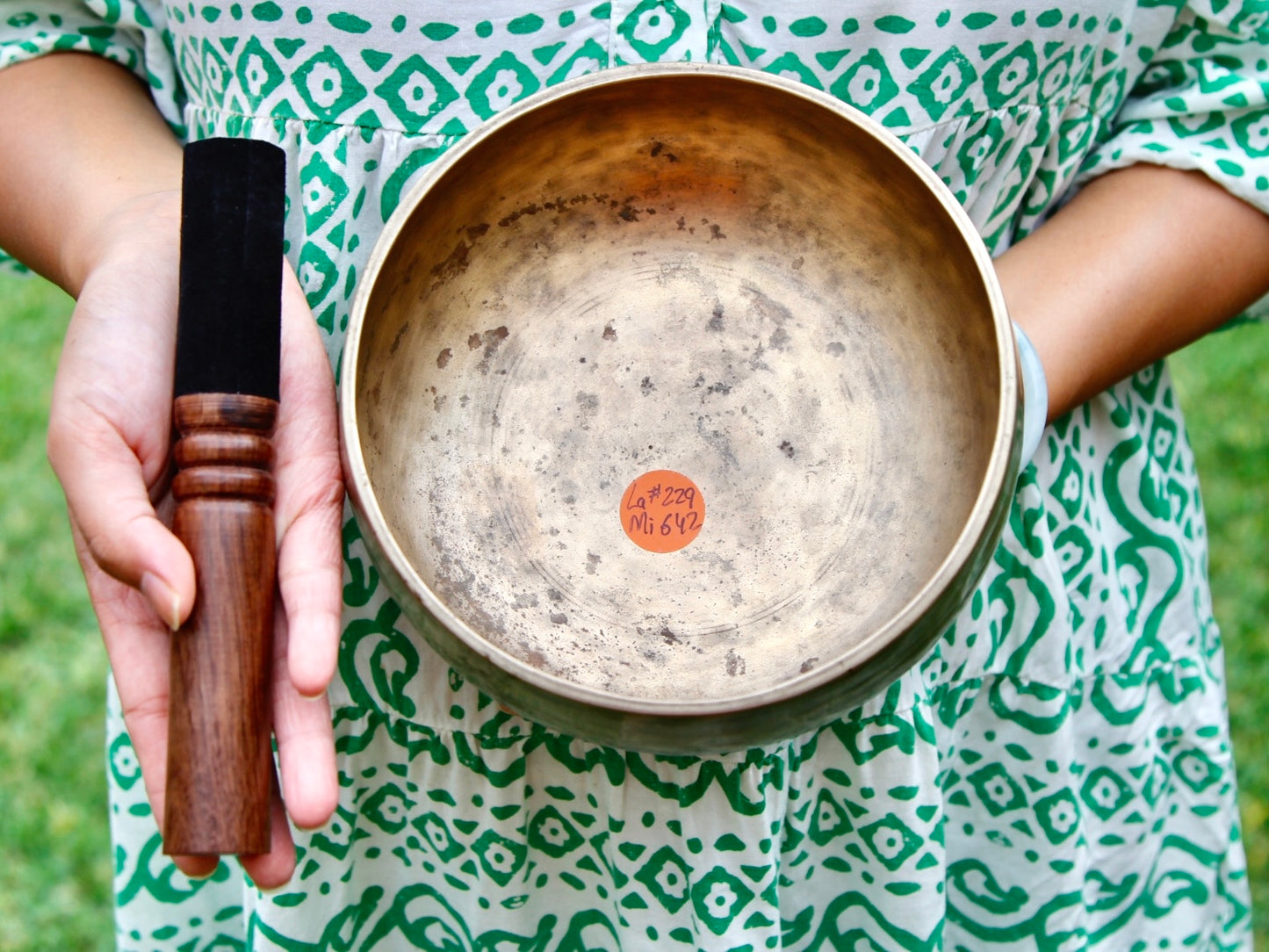 Remuna Singing Bowl - Base note A# (229 Hz)