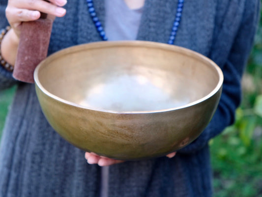 24 cms Contemporary Flow Singing Bowl - Base Note D 144 Hz