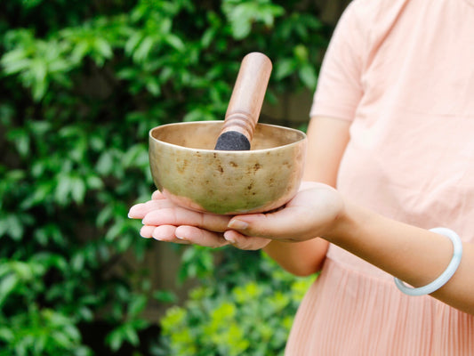 Small Old 'Tara' Singing Bowl - Base Note E4 (330 Hz)