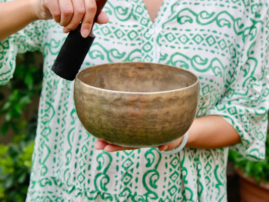 Old 'Tara' Singing Bowl - Base Note F#3 (181 Hz)