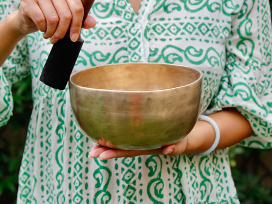 Old 'Tara' Singing Bowl - Base Note E3 (168 Hz)
