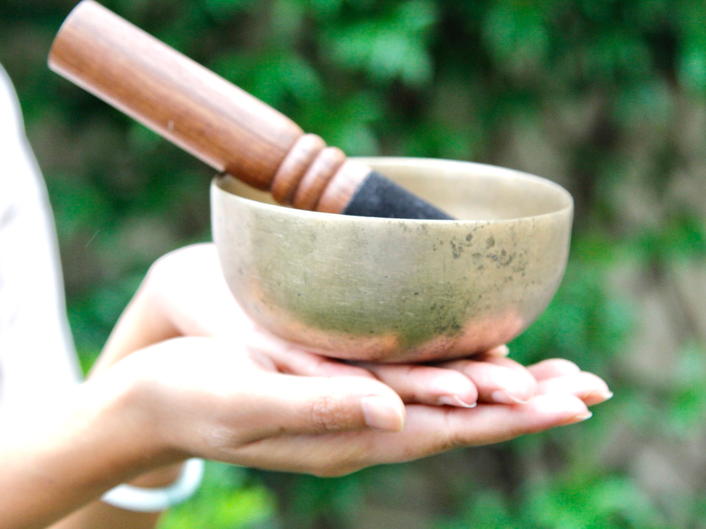 Small Old 'Tara' Singing Bowl - Base Note D#4 (317 Hz)