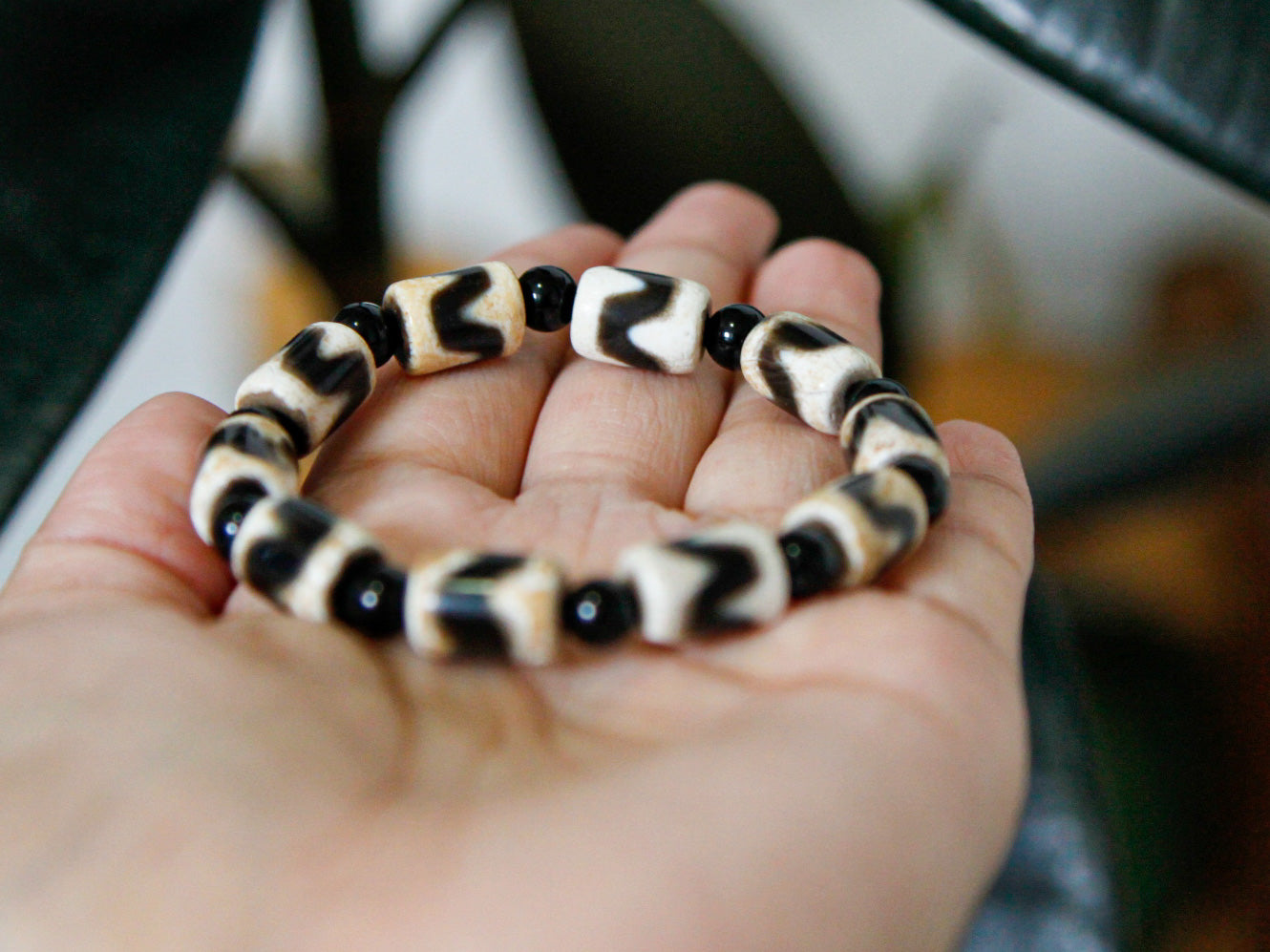 Dzi with Onyx stone Mala Bracelet