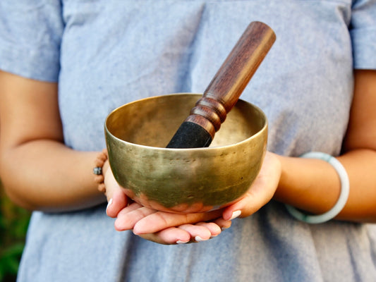 Small Old 'Tara' Singing Bowl - Base Note C4 (260 Hz)