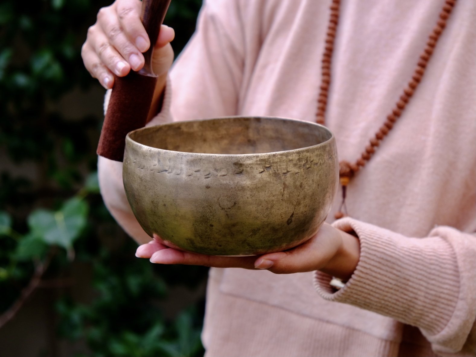 Playing Himalayan Singing Bowls 101 - Tibet Shop Sydney