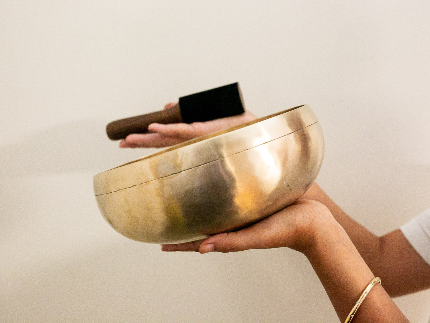 Singing bowl in hand