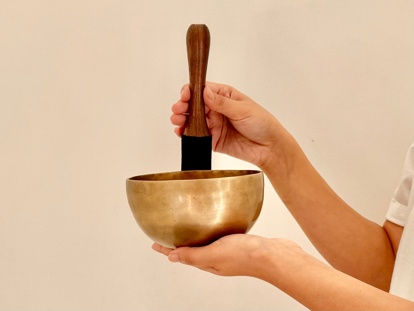 Hand Hammered Singing Bowl - Base Note F4 359