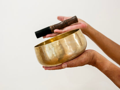 Remuna Singing Bowl - F3 (172 Hz)