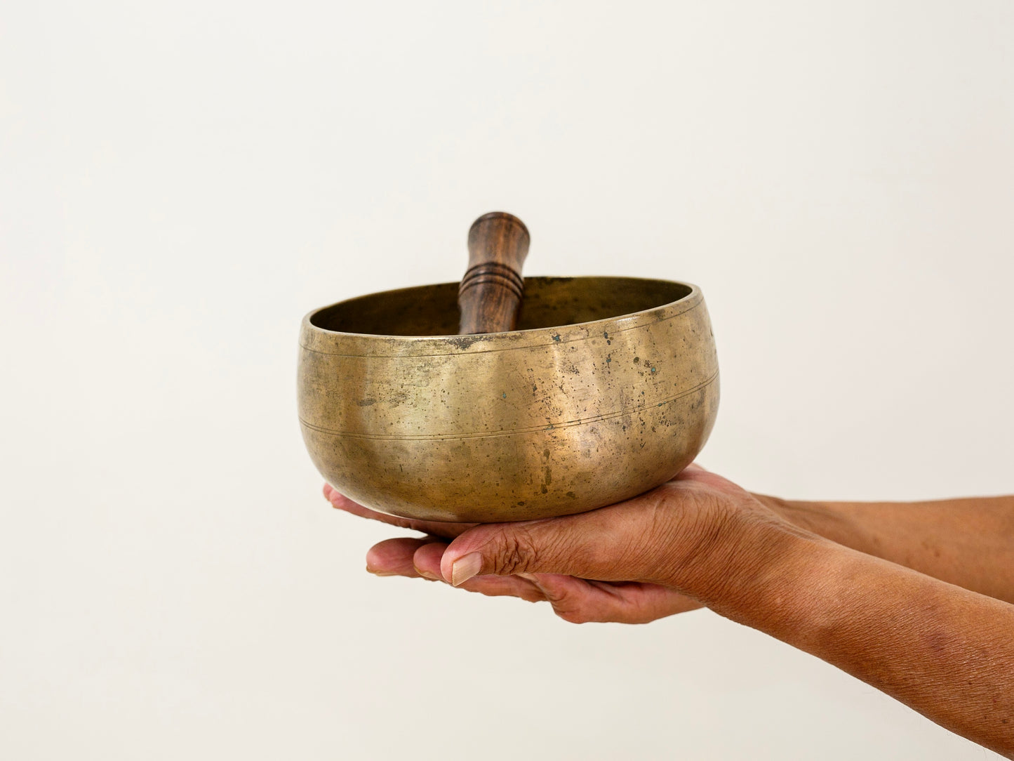 Remuna Singing Bowl - A#3 (236 Hz)