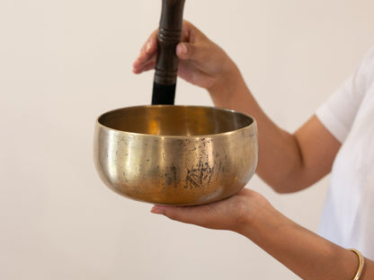 Remuna Singing Bowl - Base note F#3 (190 Hz)