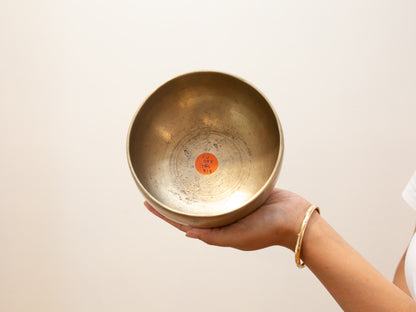 Remuna Singing Bowl - Base note D4 (294 Hz)