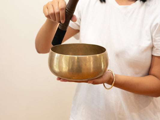 Remuna Singing Bowl - Base note F#3 (181 Hz)