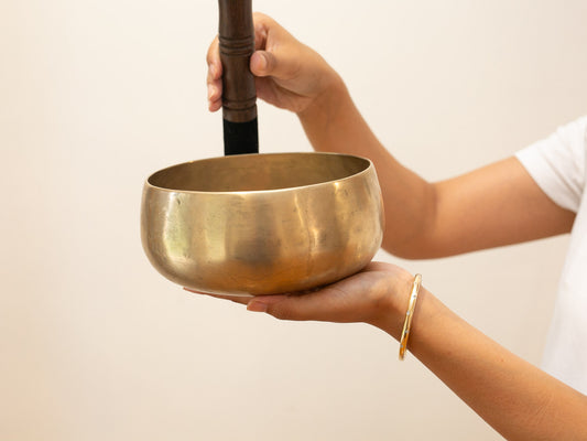 Remuna Singing Bowl - Base note F#3 (181 Hz)