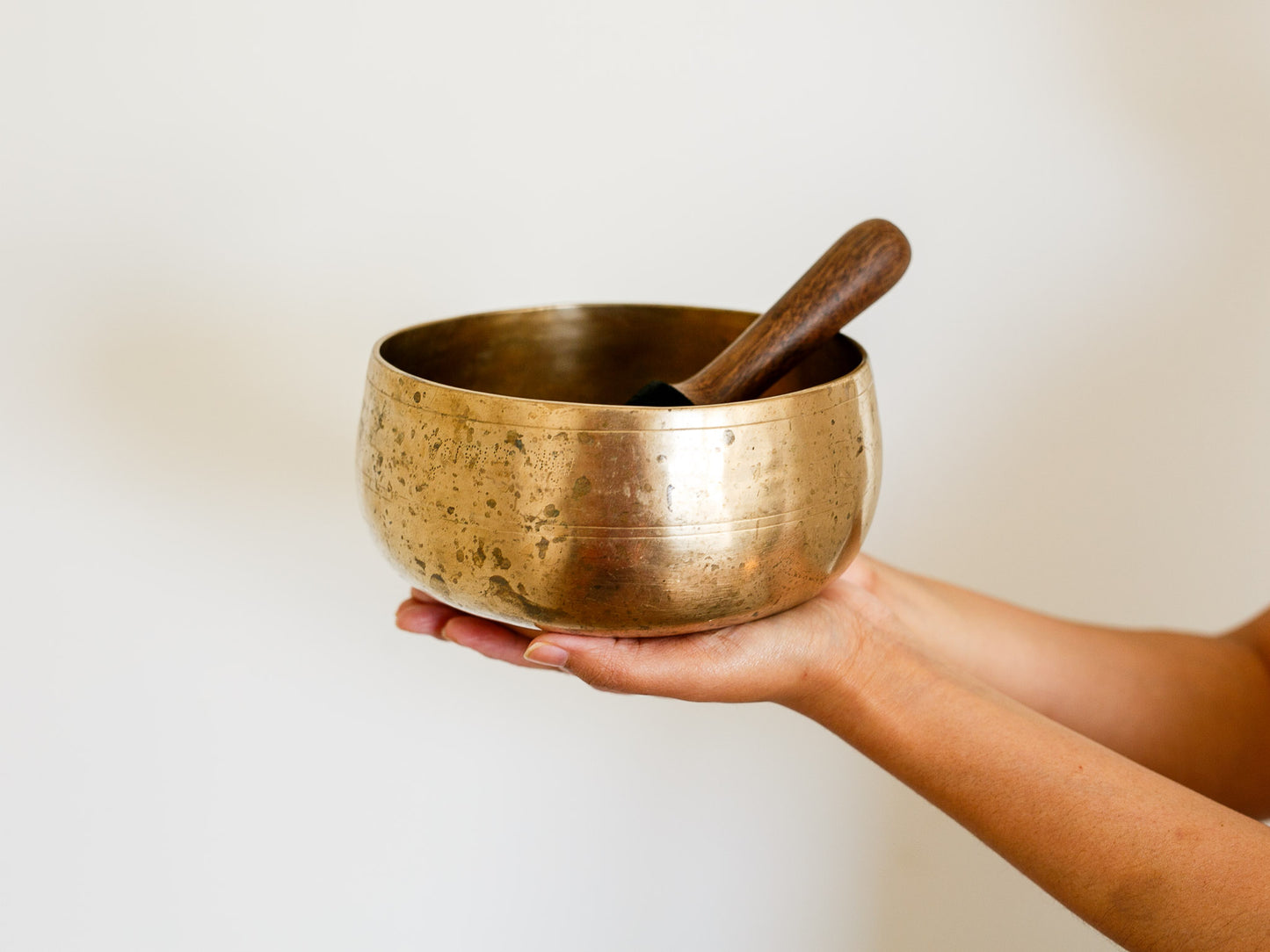 Remuna Singing Bowl - Base note A#3 (253 Hz)