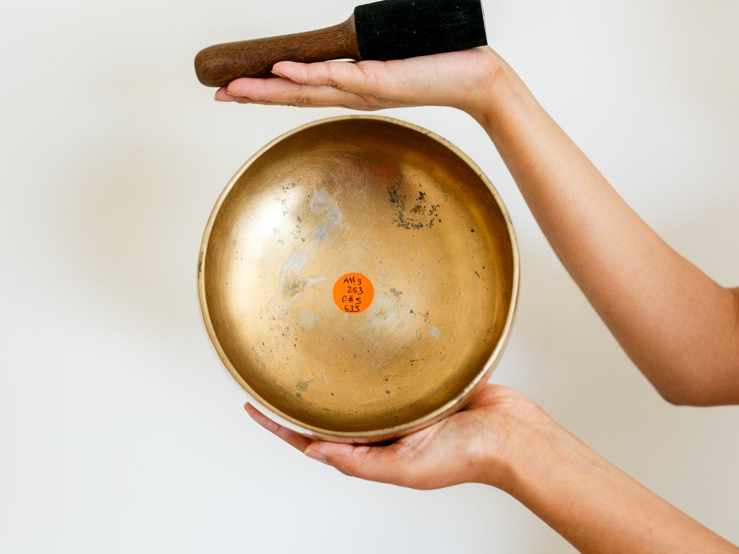 Remuna Singing Bowl - Base note A#3 (253 Hz)