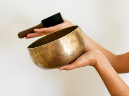 Remuna Singing Bowl - Base note G#3 (212 Hz)