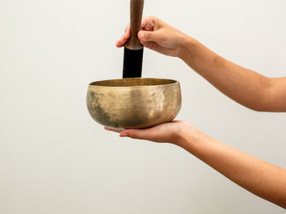 Remuna Singing Bowl - Base note G#3 (205 Hz)