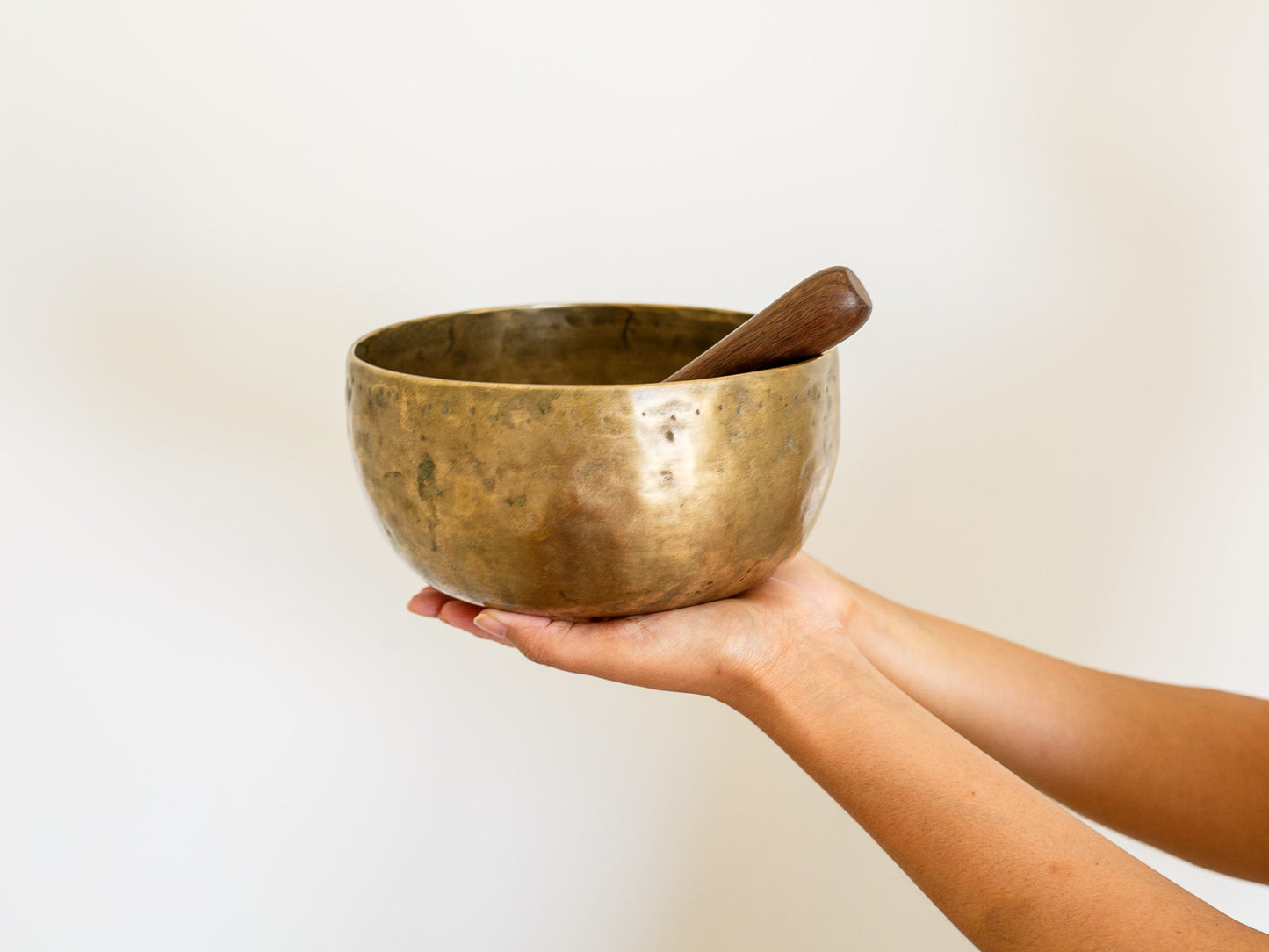 Tara Singing Bowl - Base Note E3 (168 Hz)