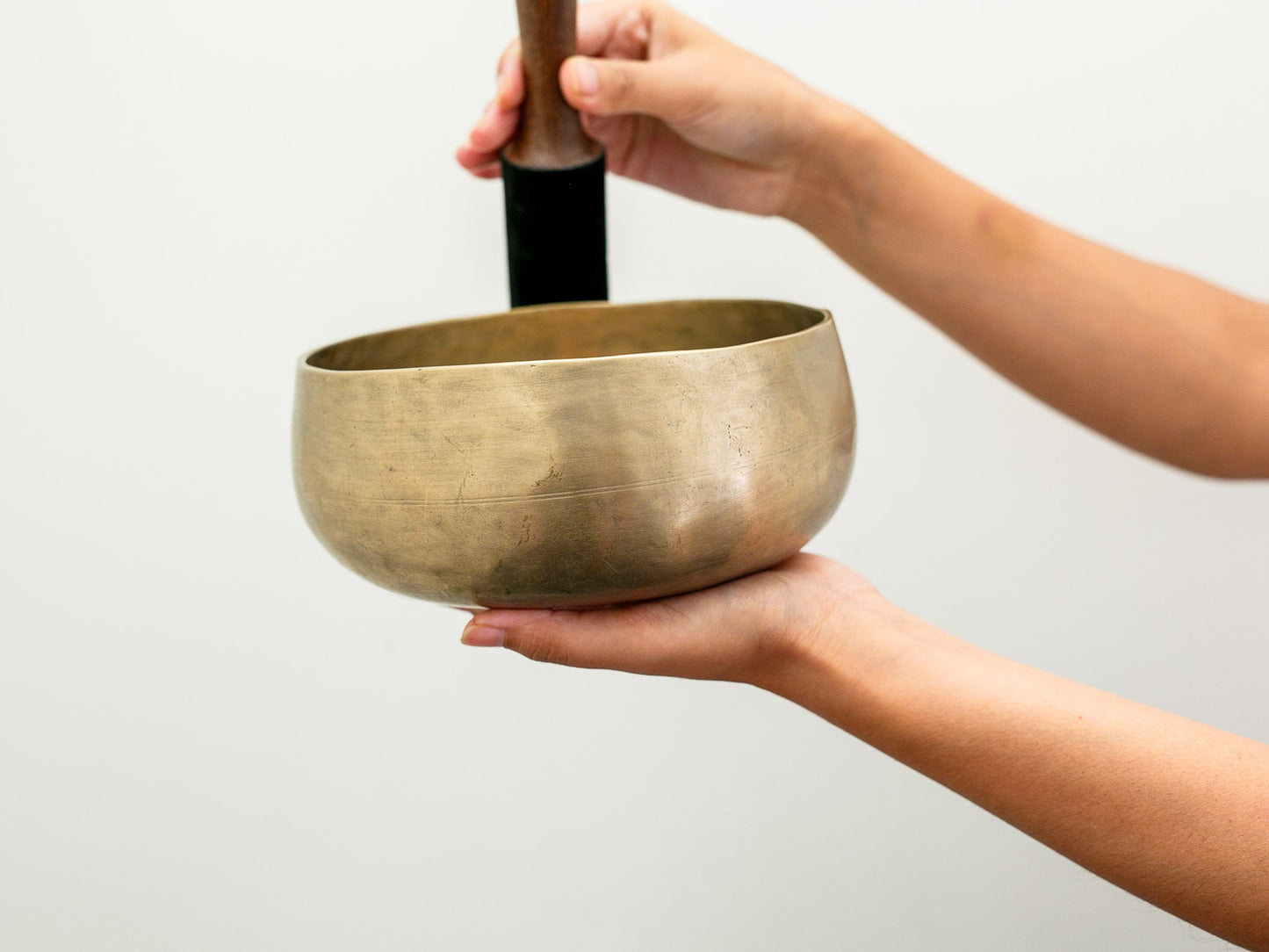 Remuna Singing Bowl - Base note F#3 (184 Hz)