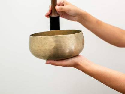 Remuna Singing Bowl - Base note F#3 (184 Hz)