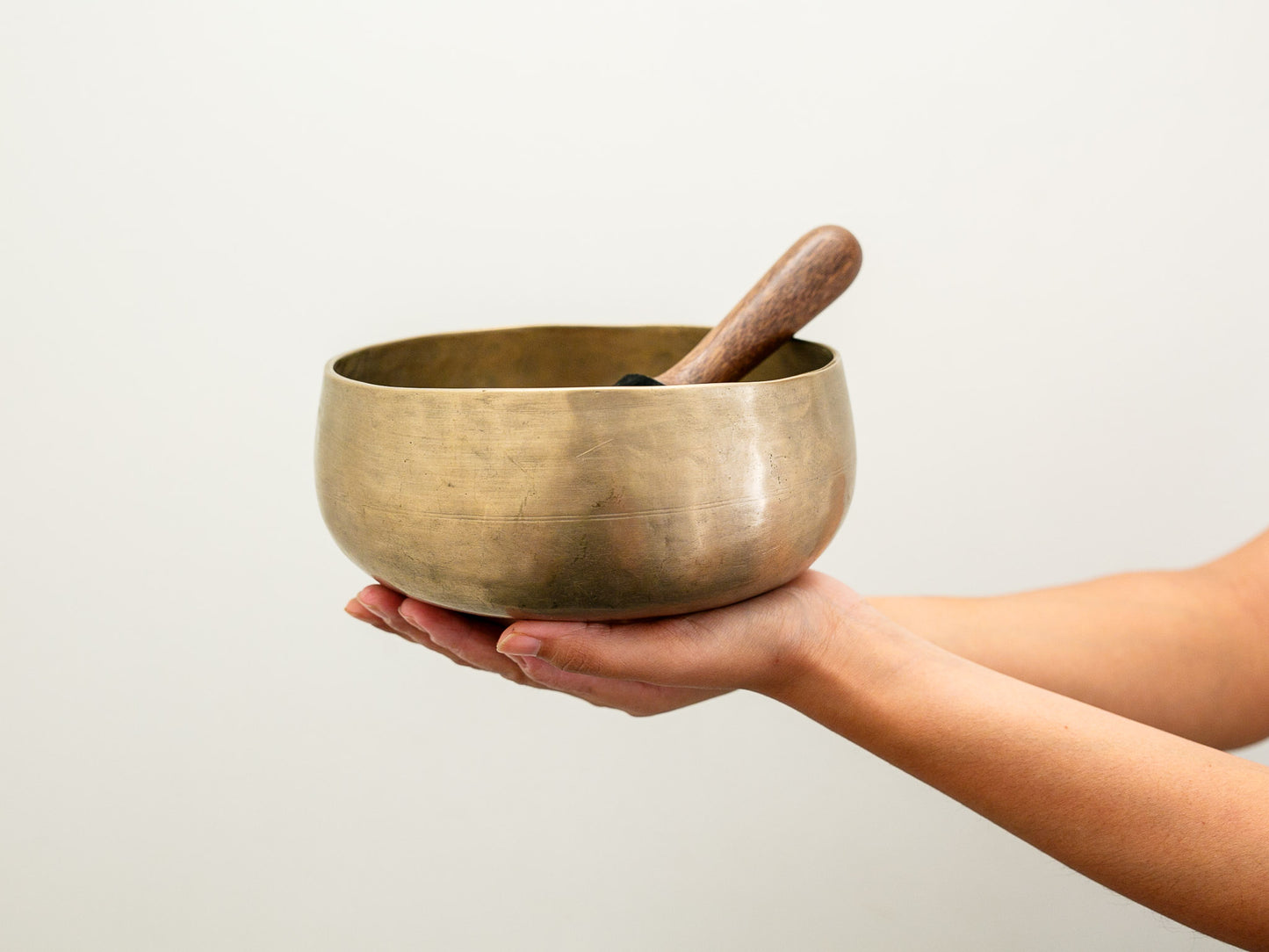 Remuna Singing Bowl - Base note F#3 (184 Hz)