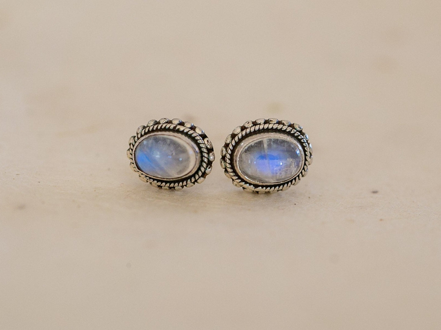 Moonstone and sterling silver earring