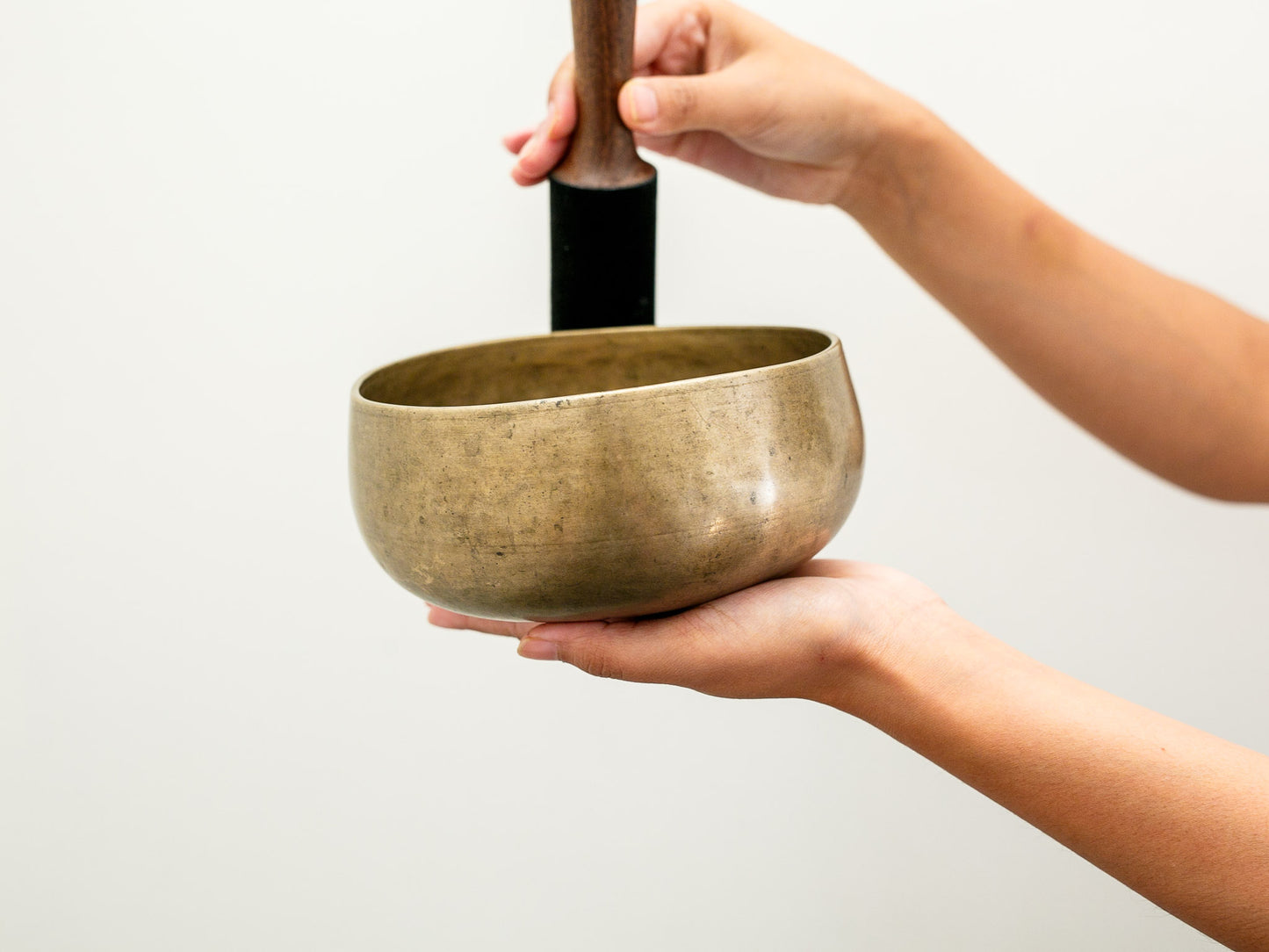 Remuna Singing Bowl - Base note C#4 (272 Hz)