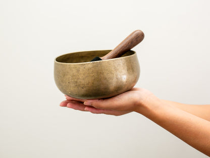 Remuna Singing Bowl - Base note C#4 (272 Hz)