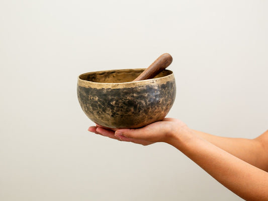 Tara Singing Bowl - Base Note C#3 (142 Hz)