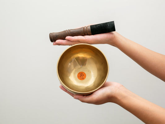 Small Contemporary Flow Singing Bowl - Base note G4(389)