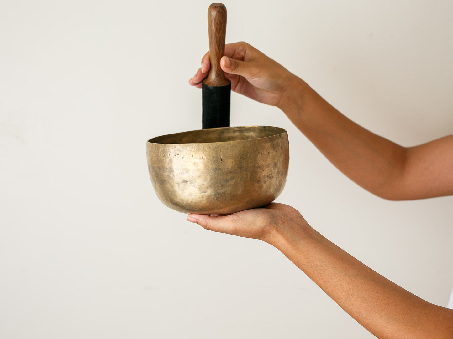 Tara Singing Bowl - Base Note F#3 (186 Hz)