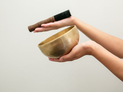 Small Contemporary Flow Singing Bowl - Base note F4(355)