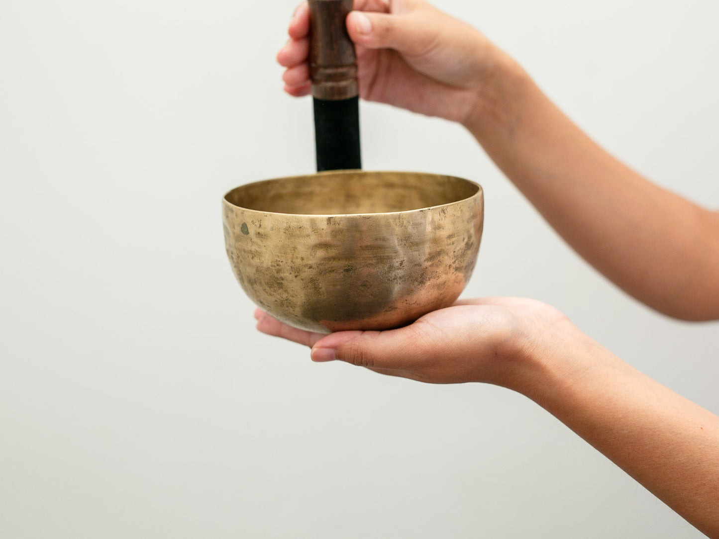 Small Tara Singing Bowl - Base Note C#4 (275 Hz)