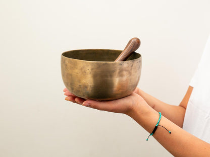 Tara Singing Bowl - Base Note F#3 (190 Hz)