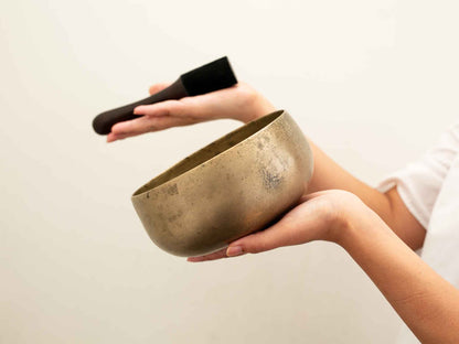 Remuna Singing Bowl - F#3 (182 Hz)
