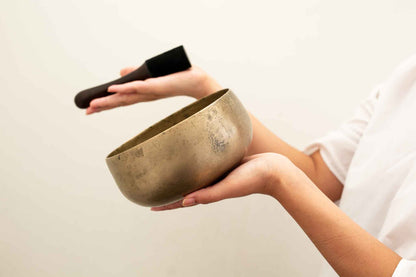 Remuna Singing Bowl - F#3 (183 Hz)