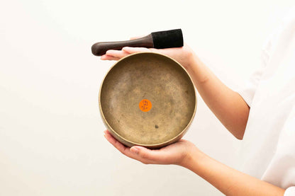 Remuna Singing Bowl - F#3 (183 Hz)