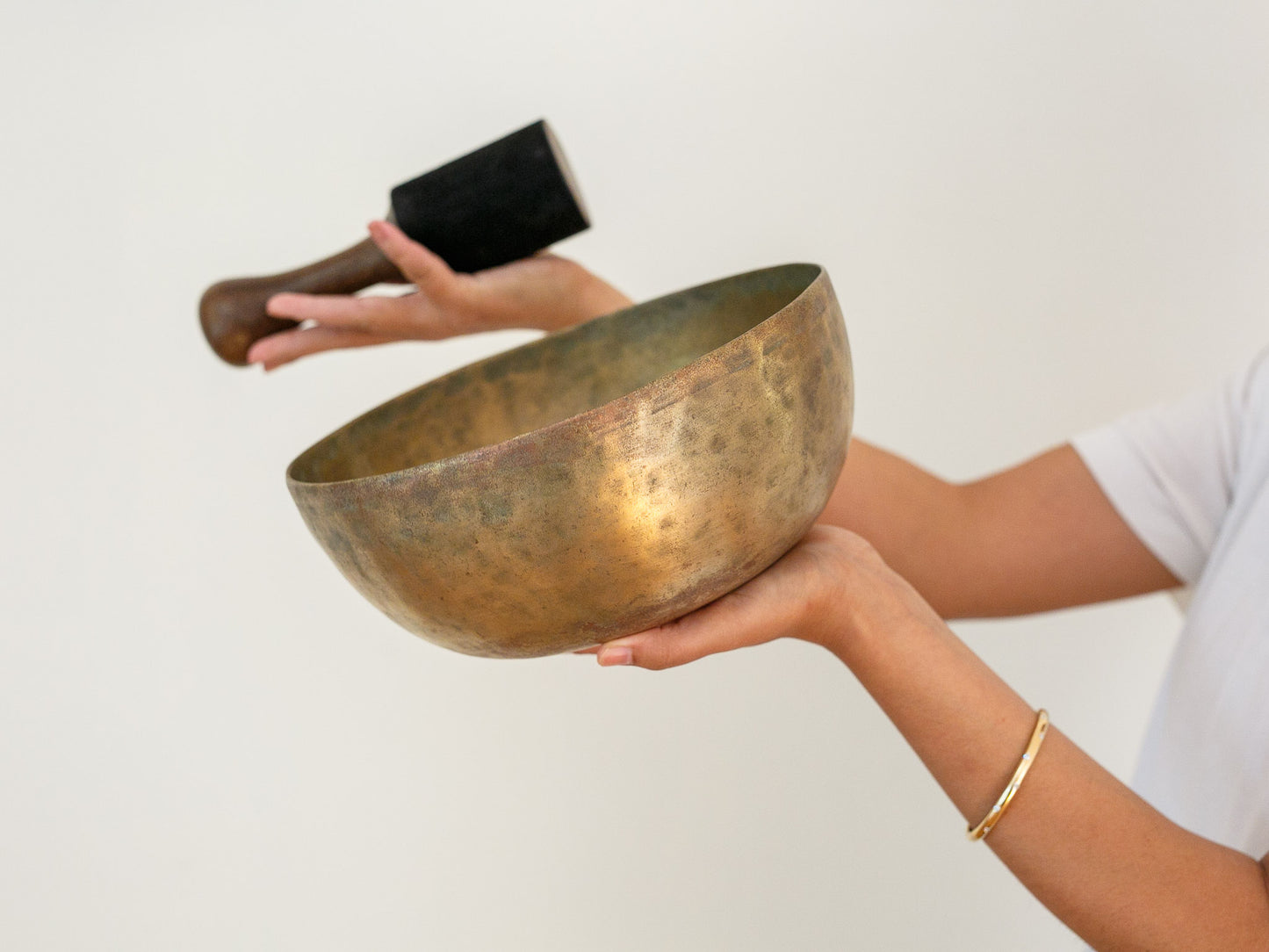 Medium Serenity Tibetan Singing Bowl - F 89 Hz