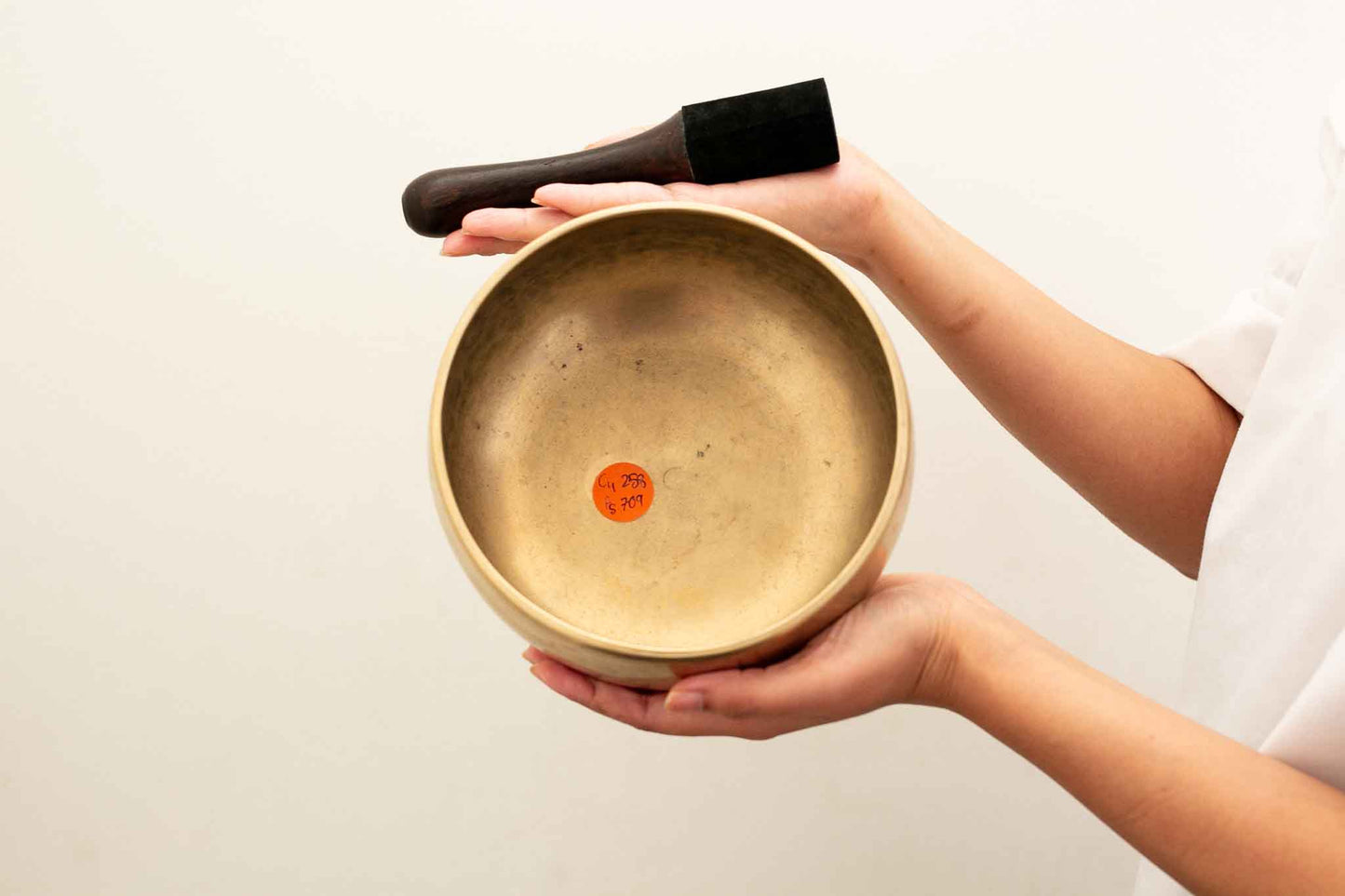 Remuna Singing Bowl - C4 (258 Hz)