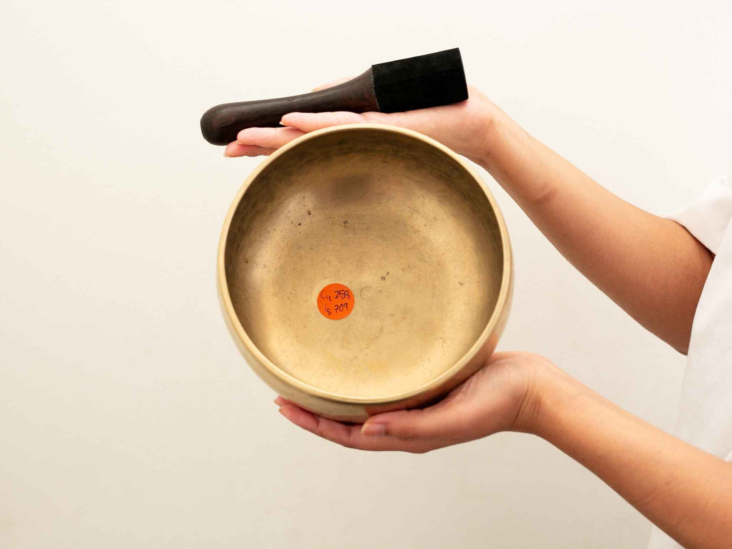 Remuna Singing Bowl - C4 (258 Hz)