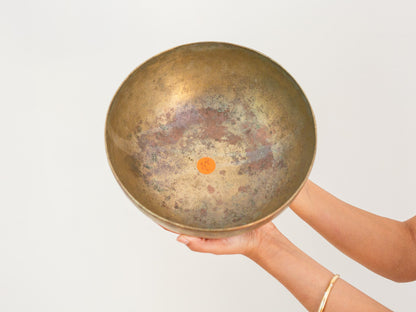 Medium Serenity Tibetan Singing Bowl - F 89 Hz