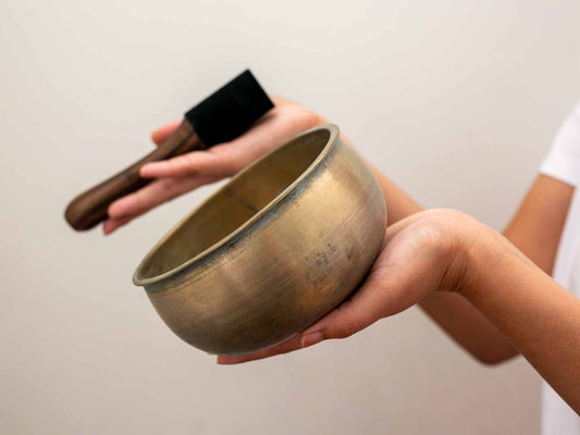 Unusual Singing Bowl D4 300 Hz