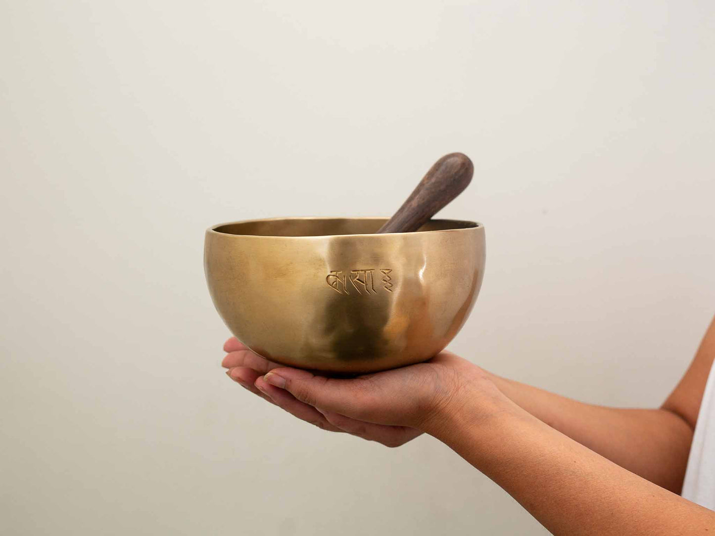 Hand Hammered Moon Singing Bowl - Base Note D4 286 Hz