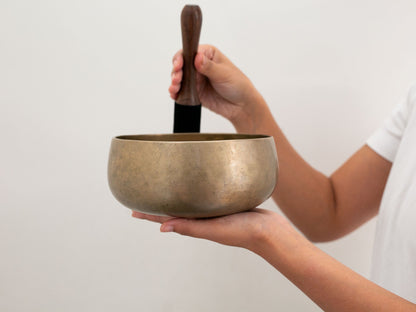 Remuna Singing Bowl - F#3 (179 Hz)