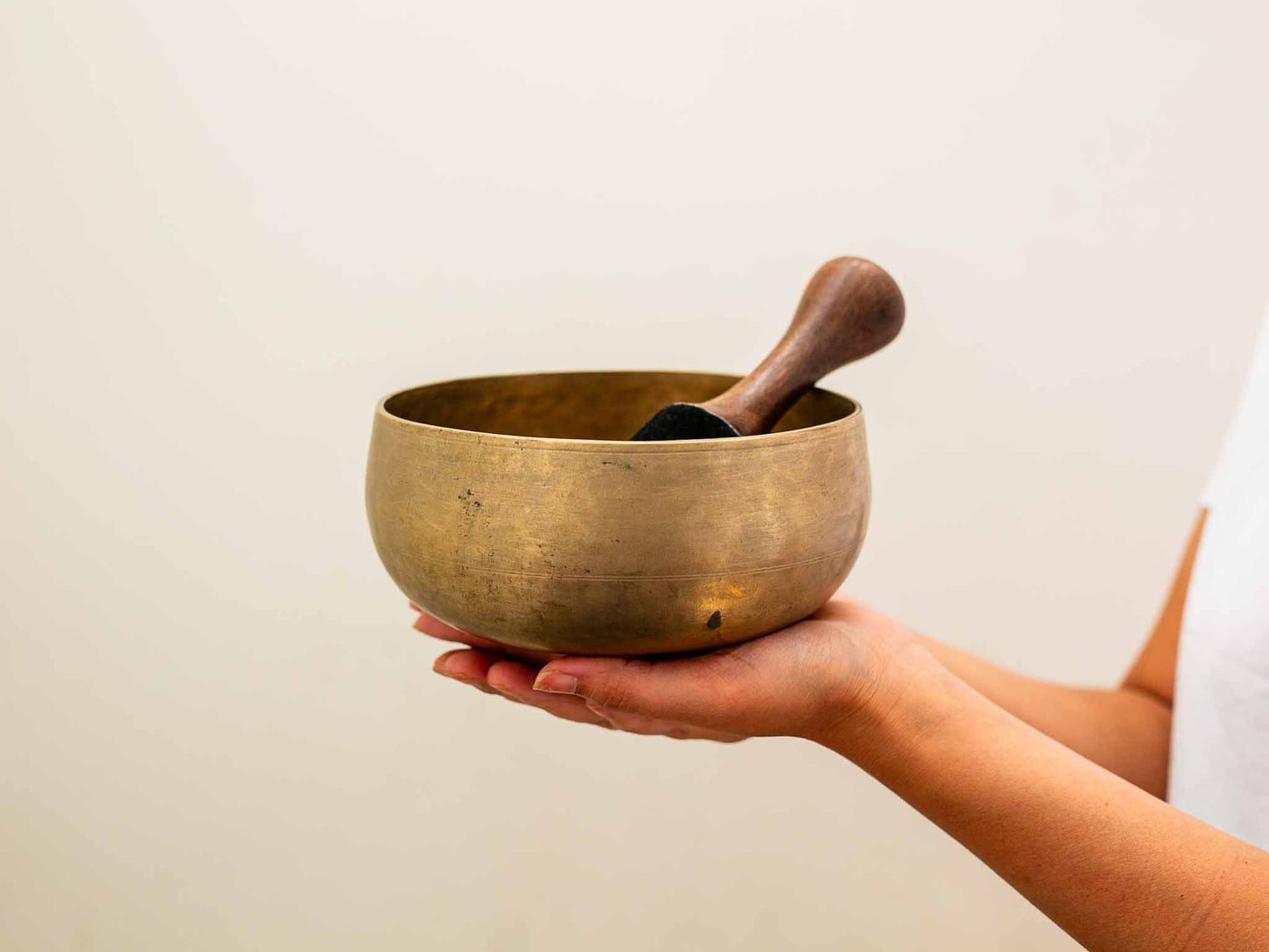Remuna Singing Bowl - G#3 (204 Hz)