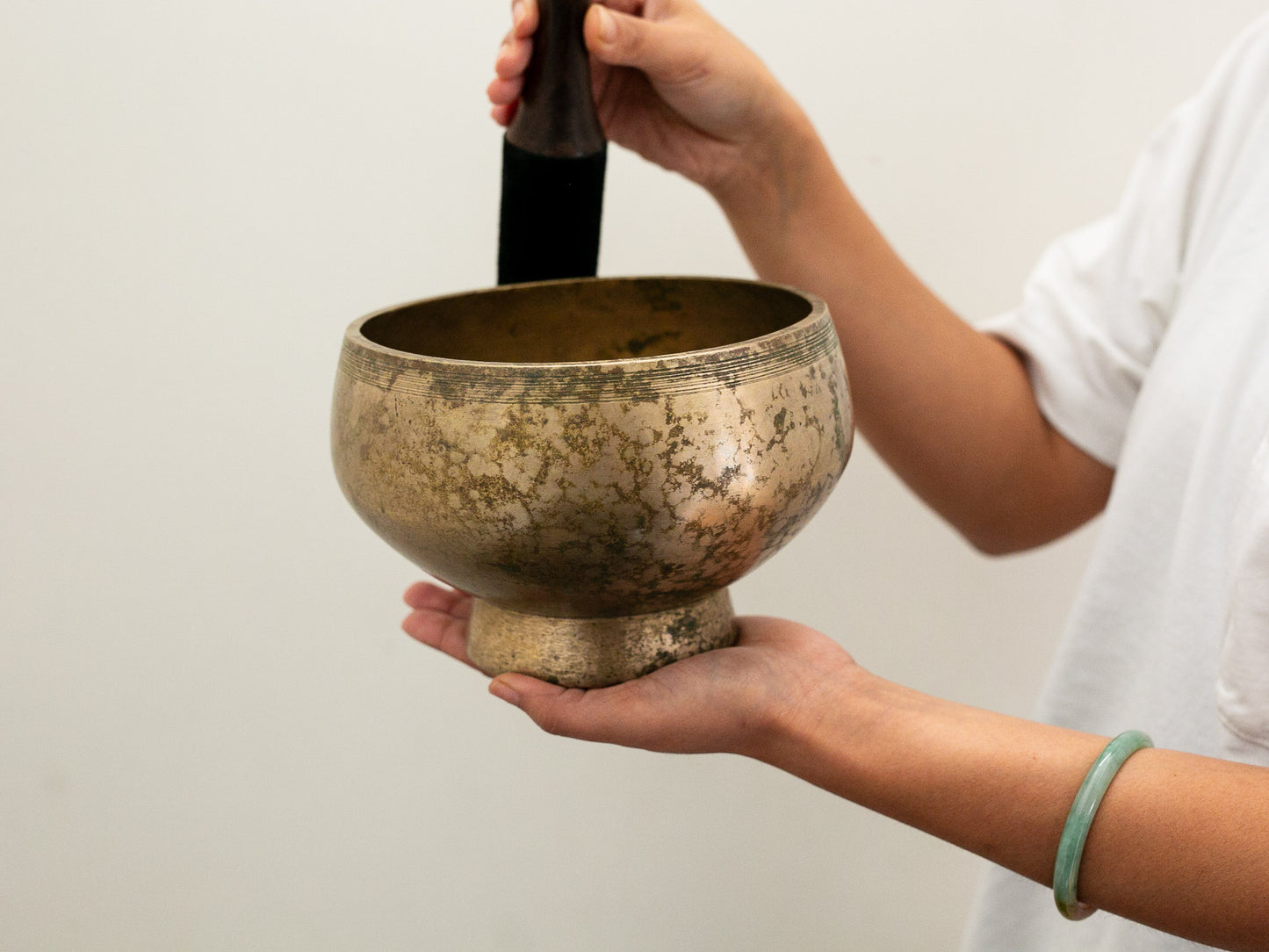 Pedestal Singing Bowl - Base Note D#4 306 Hz