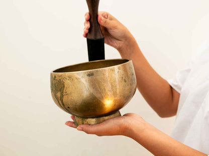 Pedestal Singing Bowl - Base Note C#4 280 Hz