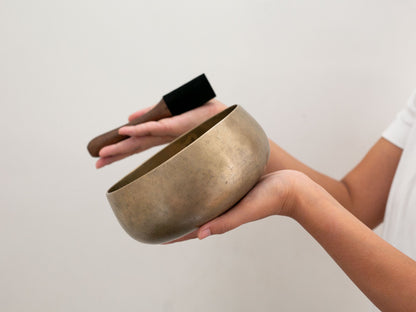 Remuna Singing Bowl - F#3 (179 Hz)